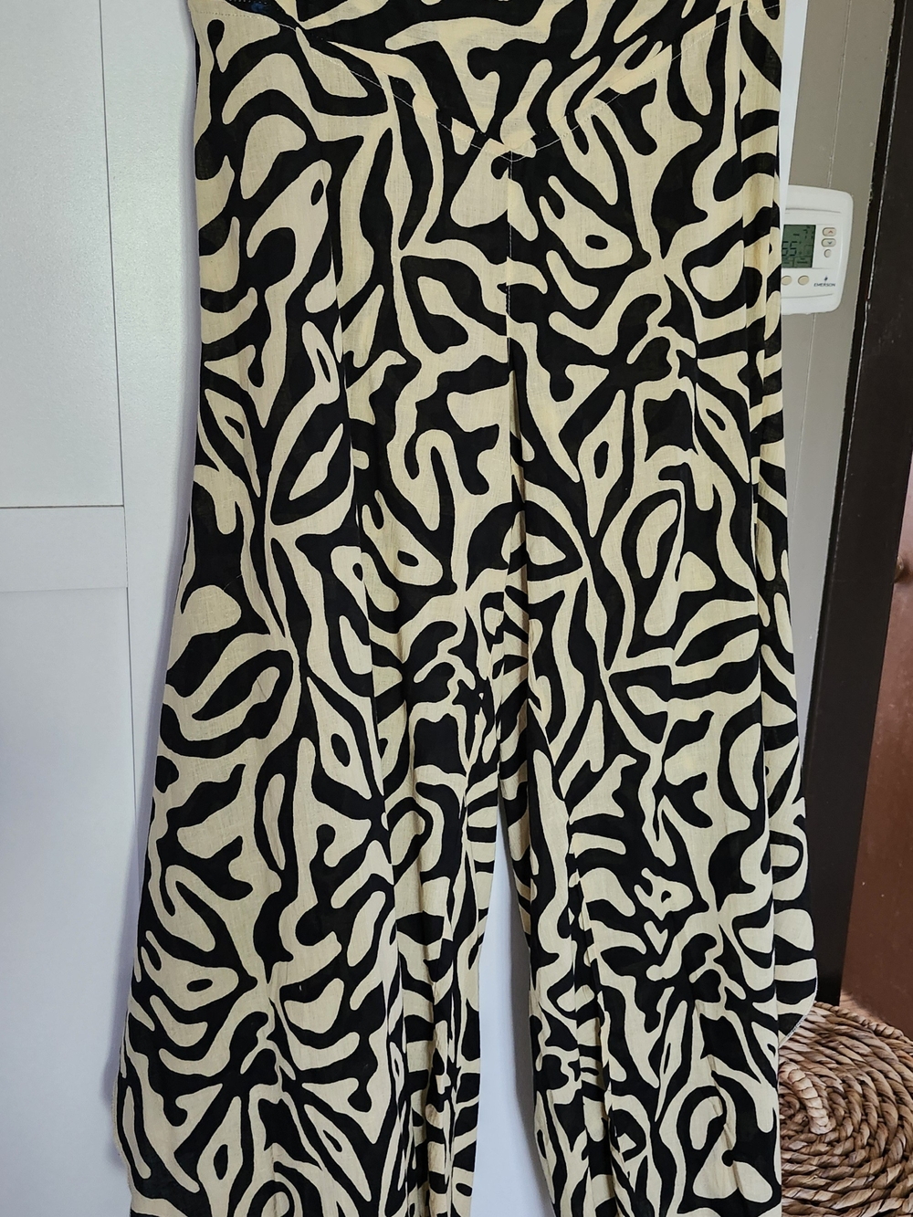 Black & Cream Wide-Leg Patterned Pants Medium